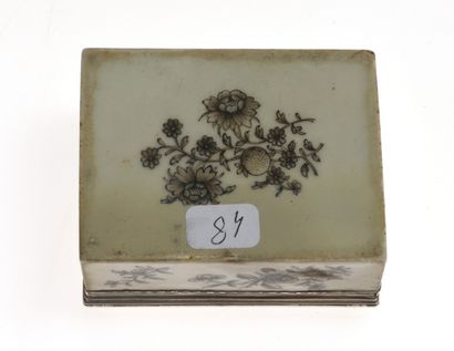 null 14 White porcelain rectangular box or snuffbox decorated on all sides in grisaille...