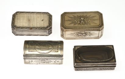 null 10 Three rectangular boxes or snuffboxes in silver or mounted in silver with...