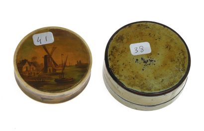 null 2 Round boxes in tortoiseshell and composition, decorated for one of a scene...