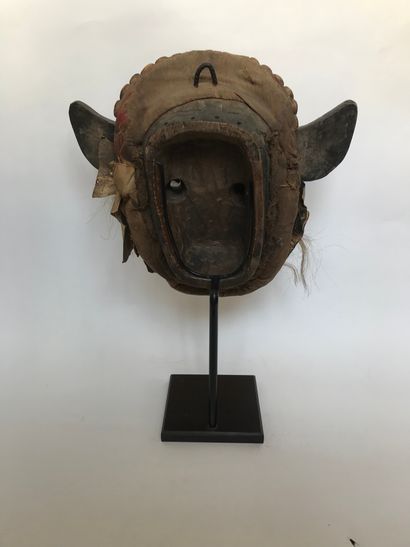 null 
Masque DAN GUERE (Cote d'Ivoire) : beau masque de chasseur 

H. 36 cm
