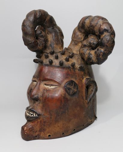null Africa. Magnificent crest mask of Ejagham - Ekoï dance. Nigeria. Wood, polychromy...