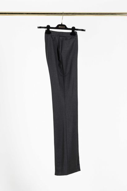 null ESCADA : straight trousers in dark grey wool with two pockets on the front....