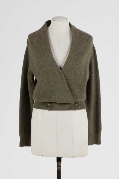 null GUCCI: green wool cardigan, two buttons on the waist, long sleeves. 

T. S