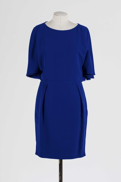 null GUCCI : blue silk dress, flared sleeves, button closure in the back. 

T. 3...