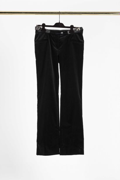 null VERSACE : straight trousers in black velvet, belt with leather straps on the...