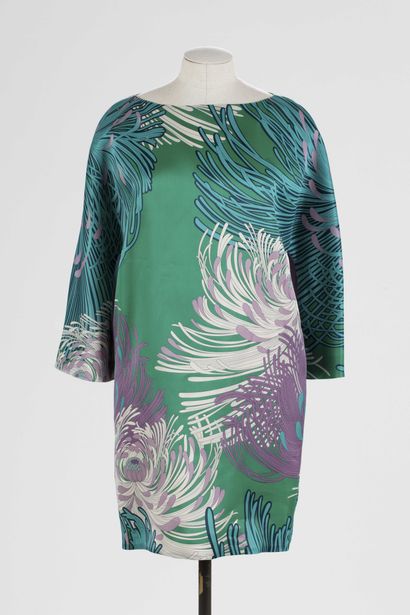 null GUCCI : silk dress with white and mauve flowers on a green background, pagoda...