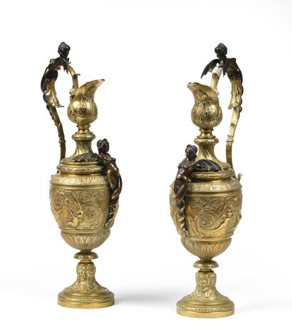 null Victor PAILLARD, attributed to Pair of chased bronze baluster ewers with double...