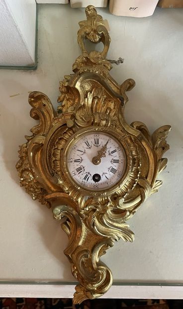 null Small ormolu cartel with rocaille decoration. Louis XV style. Height : 34 cm...