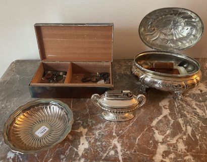 null Lot in silver and silver plated metal including a quadripod box engraved with...