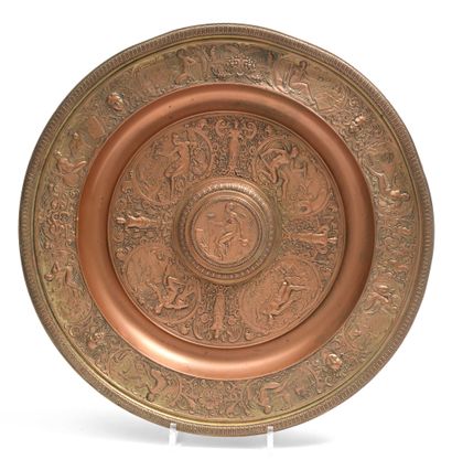 null Large copper basin decorated with allegories and muses. End of the XIXth century....