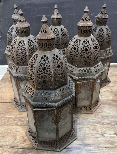 null Suite of six wrought iron lanterns, in the Middle Eastern style. Height : 26...