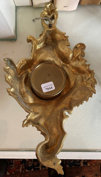 null Small ormolu cartel with rocaille decoration. Louis XV style. Height : 34 cm...