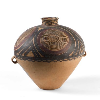 null Large terracotta vase, with geometric painted decoration. (Crack)