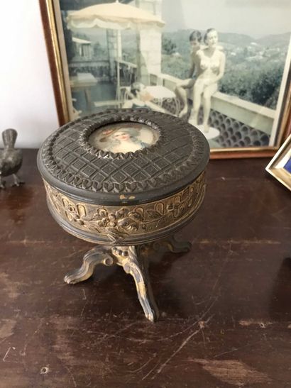 null Gilded metal jewelry box in the form of a miniature tripod pedestal table, the...