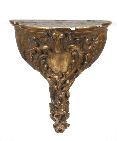 null Pair of carved and gilded wood consoles with rich decoration of palms, clasps...