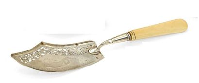 null Silver fish scoop engraved with a dolphin and a frieze of palms. Province, 1809...