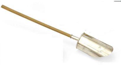 null Silver confetti shovel engraved " Carnaval Nice 1896 ", handle in blond wood....