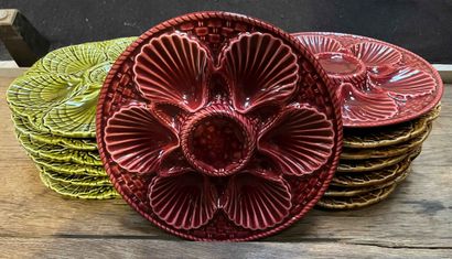 null Suite of 14 oyster plates in burgundy, green and brown glazed ceramic. Diameter...