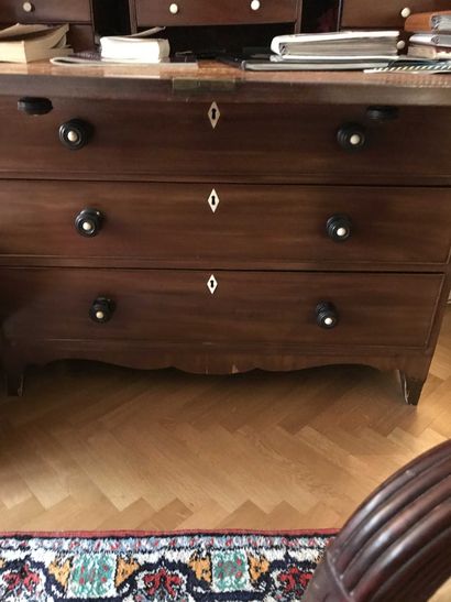 null Piece of furniture two bodies in mahogany the upper part with two glazed doors...