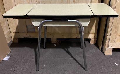 null Table with two extensions in formica. (Misses)