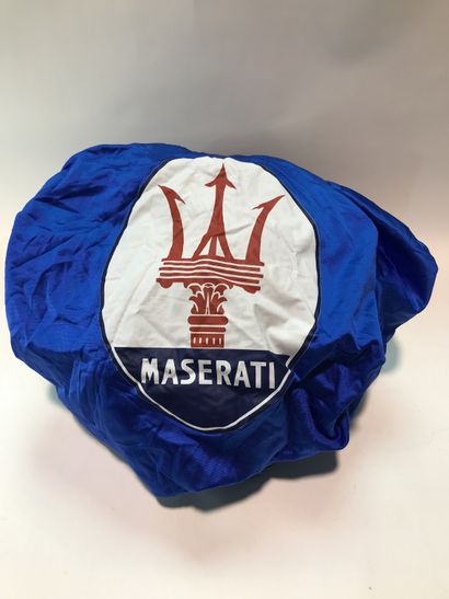 null Housse en tissus bleu pour Maserati Quatro Porte 1997 dans son sac de trans...