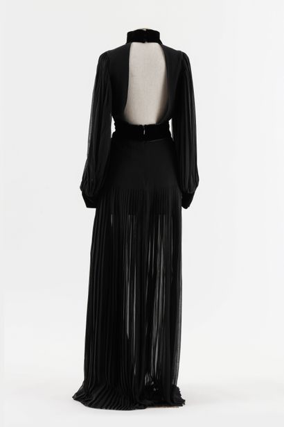 null GUCCI : robe longue de soirée en soie noire dans un goût Victorien, col montant...
