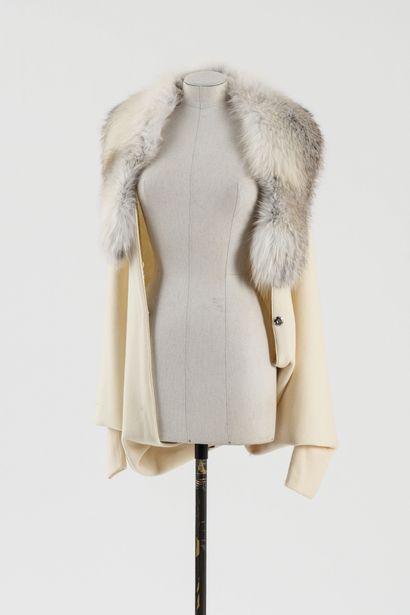 null ROBERTO CAVALLI: cream wool cape coat, removable silver fur collar, snap closure....