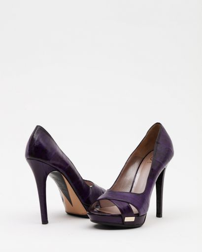 null VERSACE : plateforme shoes en cuir violet, bouts ouverts, lanières croisées.T....