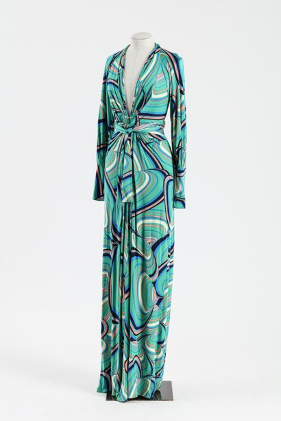 null ISSA LONDON : robe longue en viscose fond vert à décor de motifs géométriques...