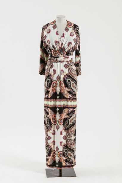 null ETRO : long dress in white viscose with boteth decoration on brown background,...