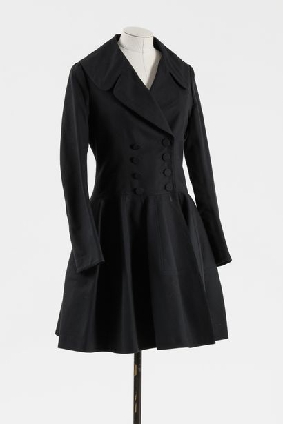 null ALAIA : veste redingote en coton noir, col châle cranté, manches longues, fermeture...