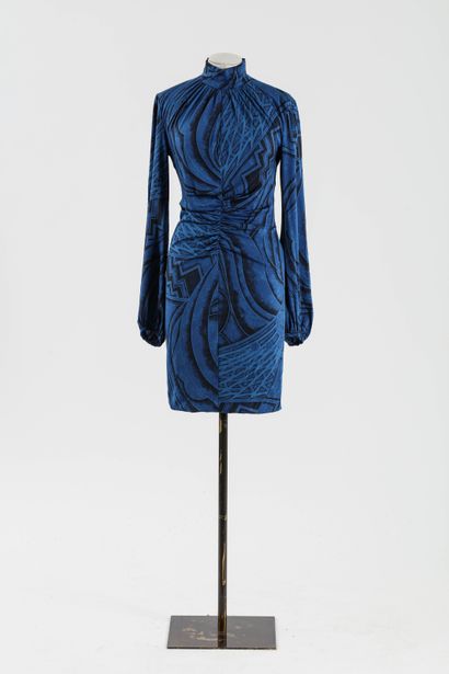 null EMILIO PUCCI : robe en soie à motifs stylisés bleus, col haut, manches longues....