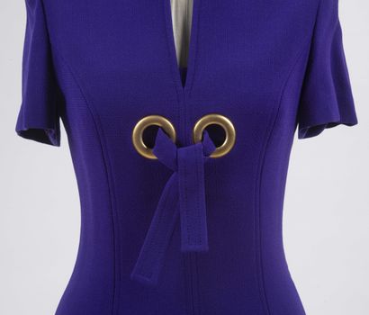 null ESCADA : tailleur robe en laine violette, veste boutonnage simple par deux anneaux...