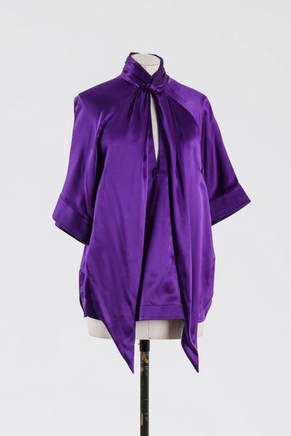 null GIVENCHY : blouse en soie violette, col montant avec effet lavallière, manches...