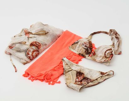null GOTTEX : lot comprenant une chemise de plage à motifs de coquillages corail...