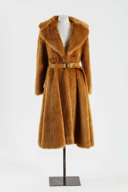 null ELISABETTA FRANCHI : long manteau en fausse fourrure rousse, manches longues,...