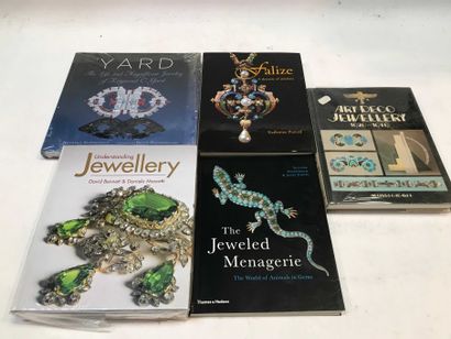 JEWELRY 5 volumes Various jewels, Art Deco,...