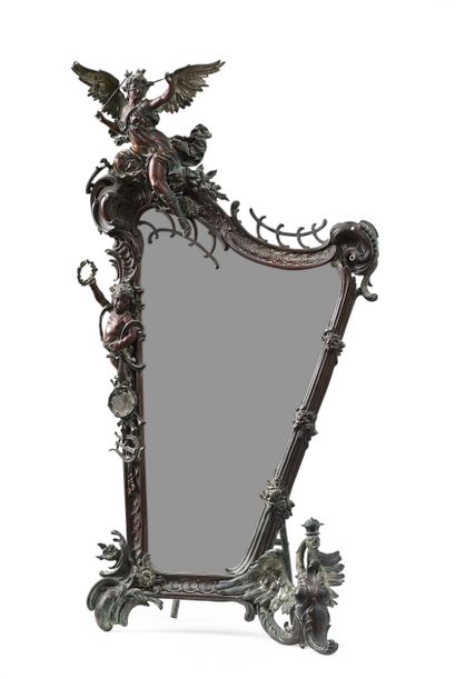 null 247 Miroir à poser en bronze ciselé en forme de harpe orné d attributs musicaux,...