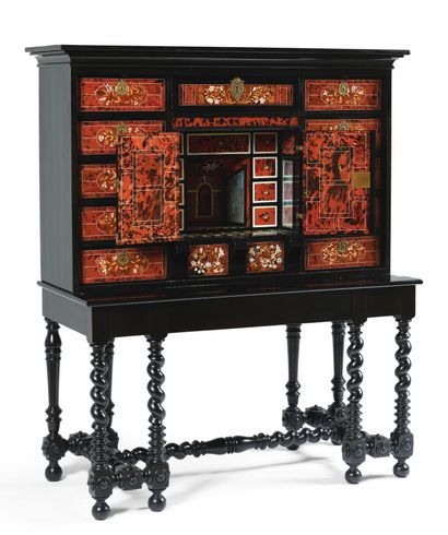null 219 Cabinet en bois noirci à riche décor marqueté d ivoire, d os et de bois...
