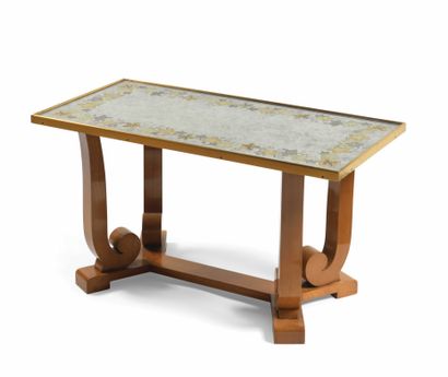 null 262 LELEU JULES (1883-1961) Table basse en placage de sycomore, plateau en verre...