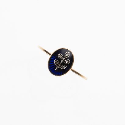 null 29 Charming 18K (750) yellow gold ring set with a glass cabochon on royal blue...