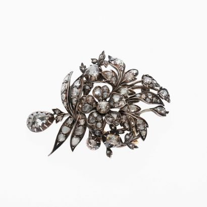 null 22 18K (750) yellow gold and 800 silver brooch with a large bouquet of flowers...