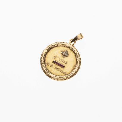 null 33 ALPHONSE AUGIS 18K (750) yellow gold round medal bearing the inscription...