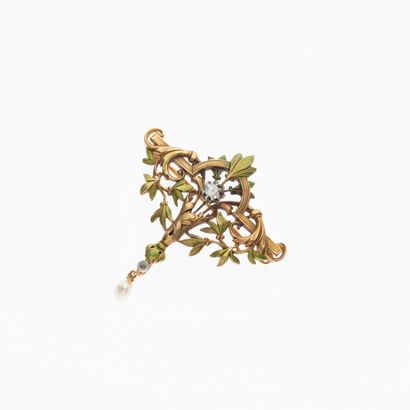 null 47 Art Nouveau period 18K (750) yellow gold pendant brooch with a floral design,...