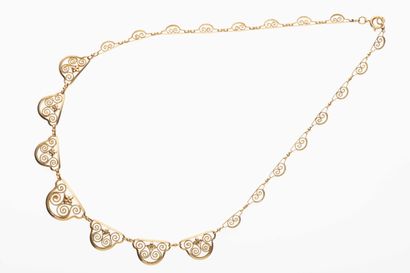null 44 19K (750) yellow gold drapery necklace with three-lobed mesh decorated with...