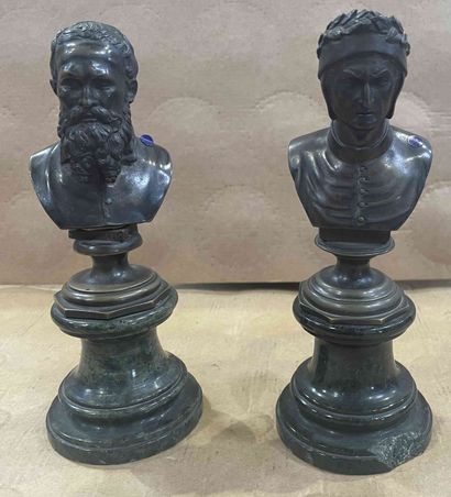 null Deux bustes en bronze patiné et doré représentant Michel-Angelo et Dante. 

Base...