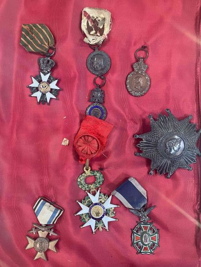 null 
Lot de médailles et décorations dont Légion d'honneur, ordre national du mérite,...