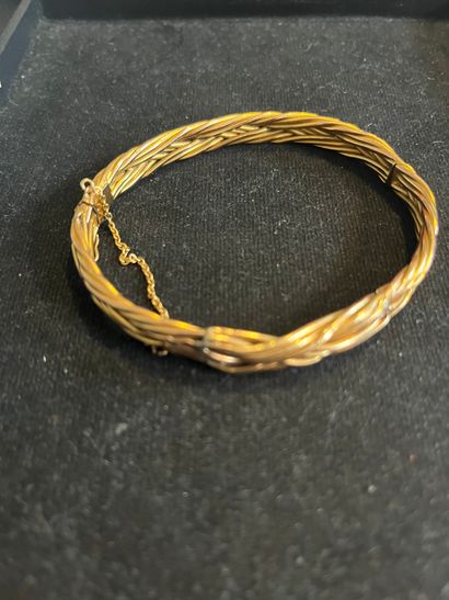 null Bracelet jonc en or jaune à décor tressé.

Pb.: 27,9 grs
