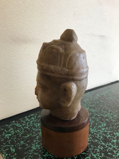 null Tête en pierre dure, tête de Bouddha. 14,5 cm