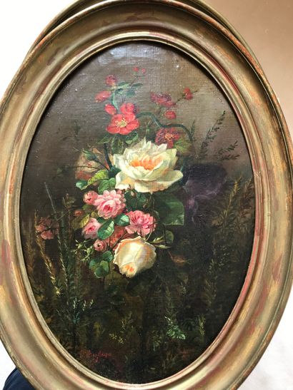 null Ecole du fin XIXe début XXe, Bouquet de fleurs. Deux paires d huiles à vue ovale,...